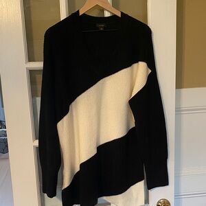 Halogen Black and Cream V-Neck Sweater
